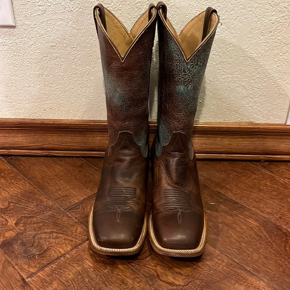 Women’s cowboy boots